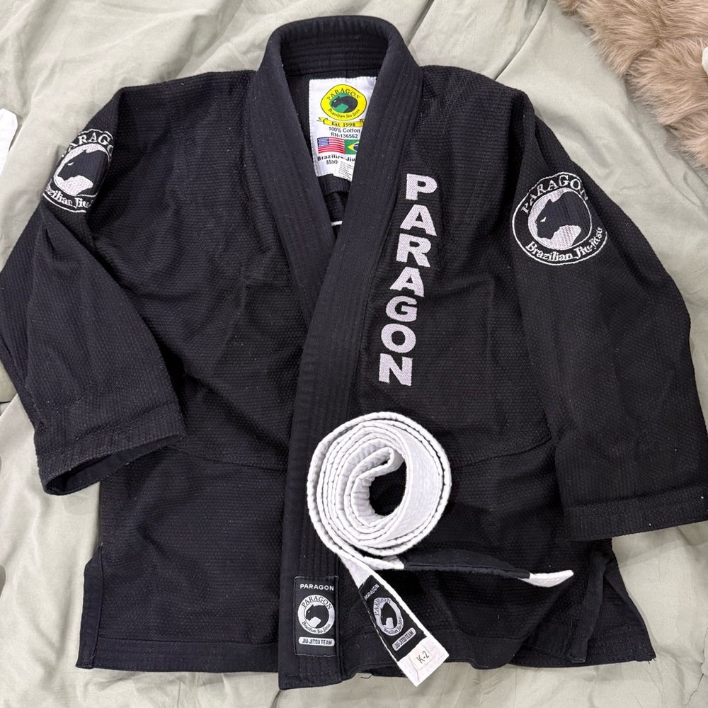 PARAGON Black & White Durable Training Jacket and pant set with bag. Used 3-4x
